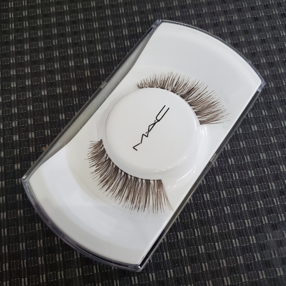 NEW MAC False Lashes - Dreamgirl